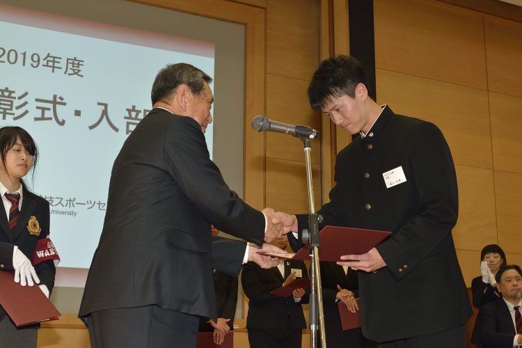 早稲田大学男子バレーボール部は稲門体育会（団体名誉賞）を受賞いたしました。